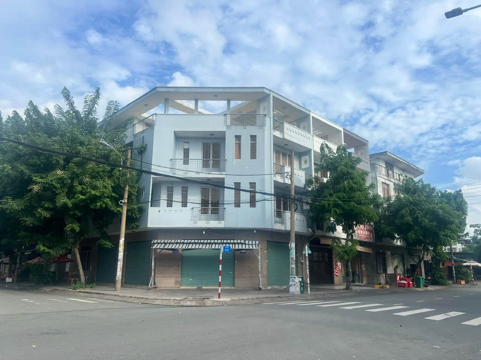 Cặp nhà liền kề góc 2 mặt tiền tại Bình Trị Đông B 200m² giá 33.5 tỷ - Đầu tư sinh lời ngay!