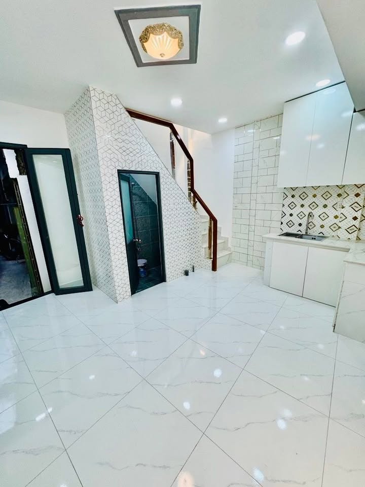 Nhà phố quận 6 18m² giá 2.5 tỷ - Chủ bán gấp!