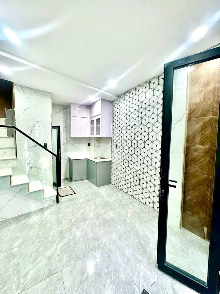 Nhà nhỏ xinh đường Âu Cơ, Tân Bình 15m² giá 2.59 tỷ - Thiết kế hiện đại, nở hậu tài lộc!