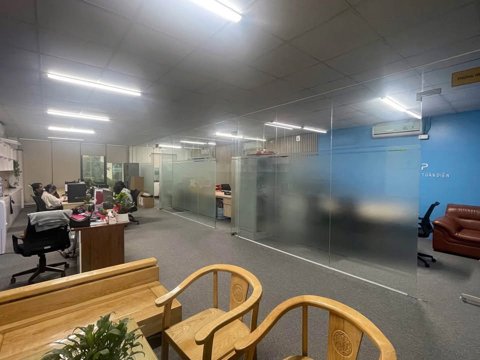 Sàn văn phòng cho thuê tại Dịch Vọng Hậu 130m² giá 27 triệu - Không cột vướng, vuông vắn!