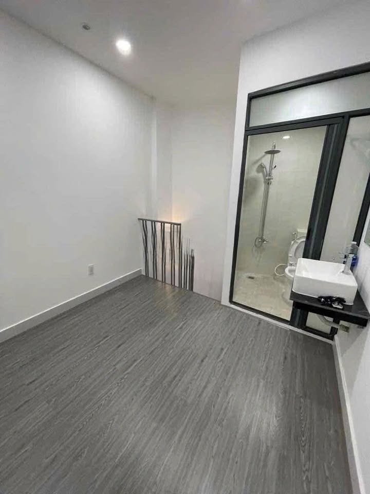 Nhà nhỏ cho thuê Đề Thám Quận 1 - 15m² chỉ 7.5 triệu - Đầy đủ nội thất!