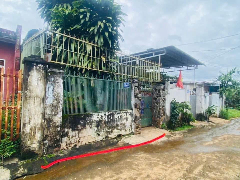 Bán đất 2 mặt tiền chợ Ea Tu, Đắk Lắk - Diện tích 135m² giá 1.99 tỷ, có sẵn 2 căn nhà cho thuê!