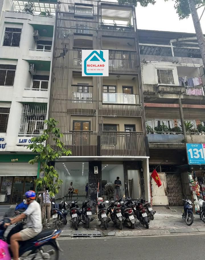 Nhà mặt tiền Trần Quang Khải Quận 1 cho thuê 105m² - Full nội thất, thang máy