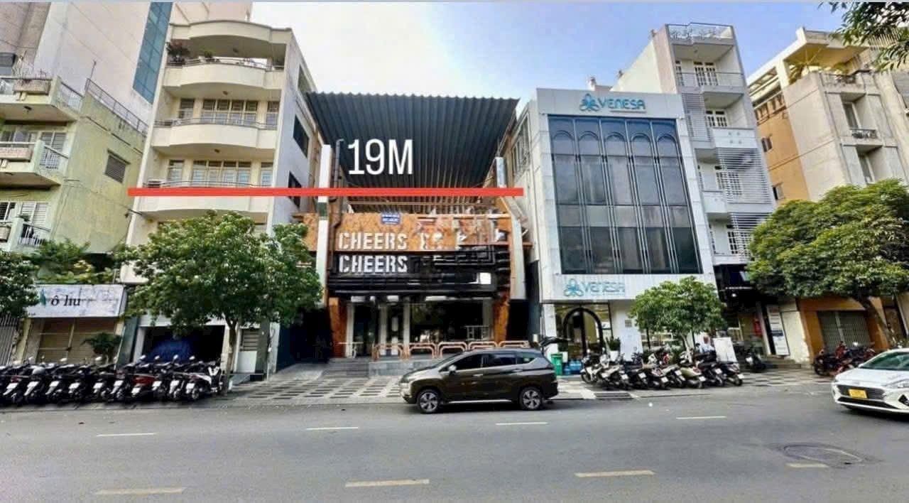 Đất mặt tiền Lê Lai Quận 1 450m² giá 450 tỷ - Cơ hội đầu tư hiếm có!