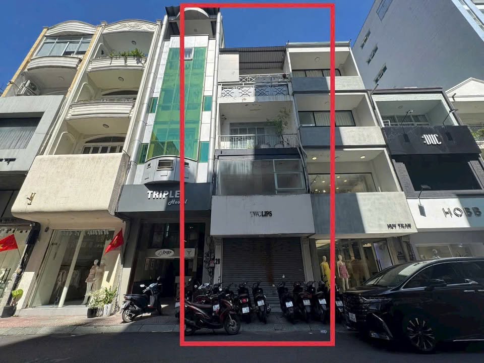 Bán nhà mặt tiền chợ Bến Thành, quận 1, 49m² giá chỉ 38 tỷ - Cơ hội vàng không thể bỏ lỡ!