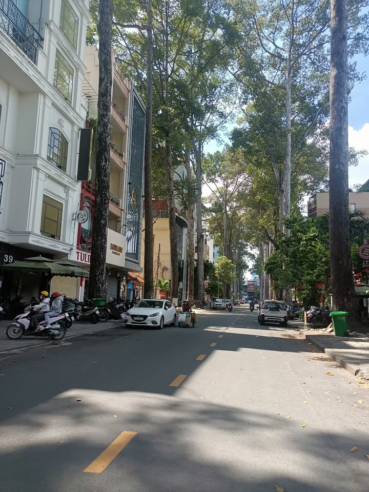 FrontHouse Bến Thành, Quận 1, 130m² giá 70 tỷ - Góc 2 mặt tiền hiếm có!