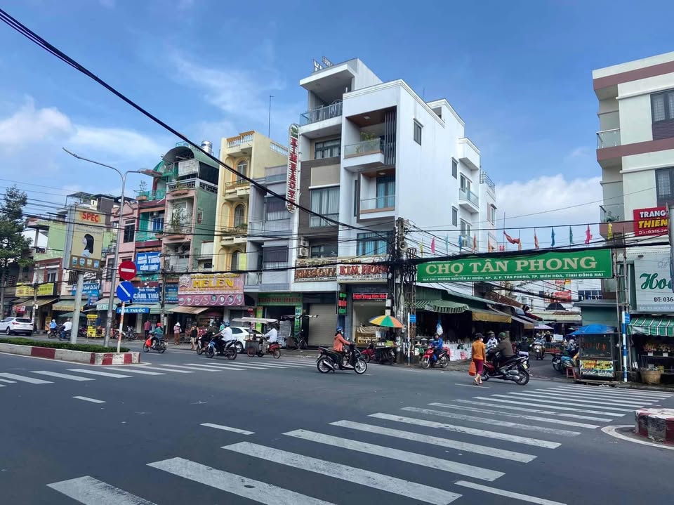 Bán gấp nhà FrontHouse góc 2 Mặt Tiền đường Nguyễn Ái Quốc, Tân Tiến, 42m² - Đầu tư sinh lời ngay!