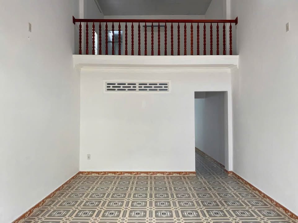 Nhà có gác lửng hẻm ô tô đường 2/4 Vĩnh Hoà Nha Trang 53m² giá 3.4 tỷ - Gần biển chỉ 3 phút!