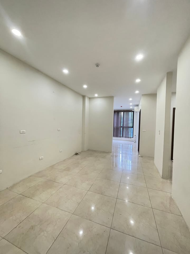 Văn phòng cho thuê Hoàng Quốc Việt Cầu Giấy 55m² giá chỉ 10 triệu - Sang trọng và tiện nghi