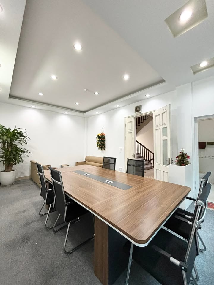 Cho thuê sàn văn phòng tại Chợ Nhà Xanh - Trần Quốc Hoàn, Cầu Giấy 30m² giá 5 triệu - Không gian làm việc lý tưởng!