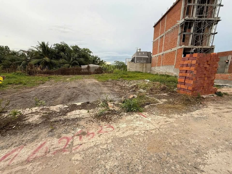 Đất nền mặt tiền kênh sân bay Đức Hòa 100m² giá 1.1 tỷ - Cơ hội đầu tư hiếm có!