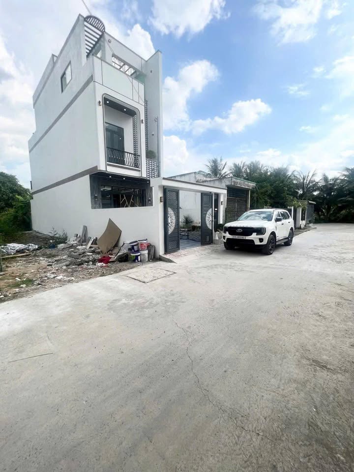 Nhà mới xây tại Ấp 3 Tân Bửu, Bến Lức - 99m² giá chỉ 3,15 tỷ - Giảm 100 triệu cho khách thiện chí!