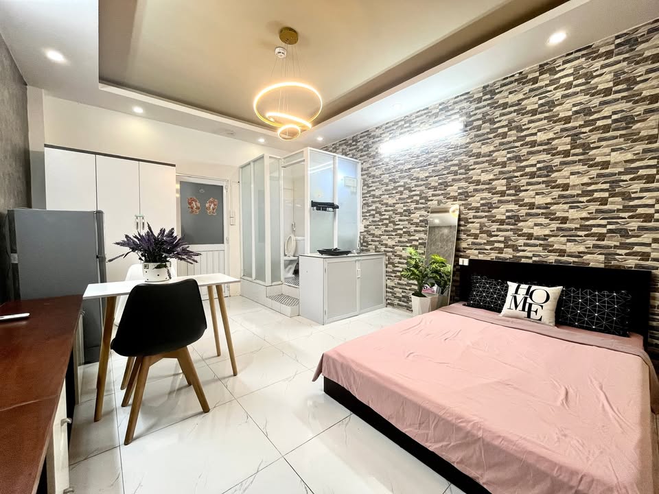 Studio giếng trời Tân Phú 30m² giá 4.3 triệu - Full nội thất, sẵn sàng ở ngay!