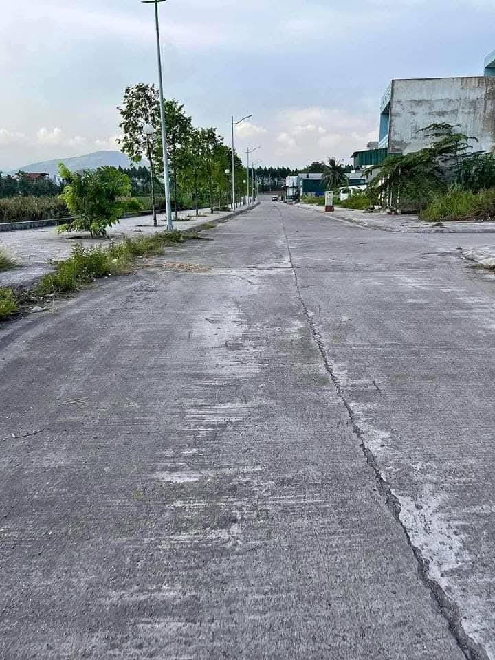 Đất nền Quang Trung, Uông Bí 110m² giá 1.7 tỷ - Mặt tiền view hồ thoáng đãng!