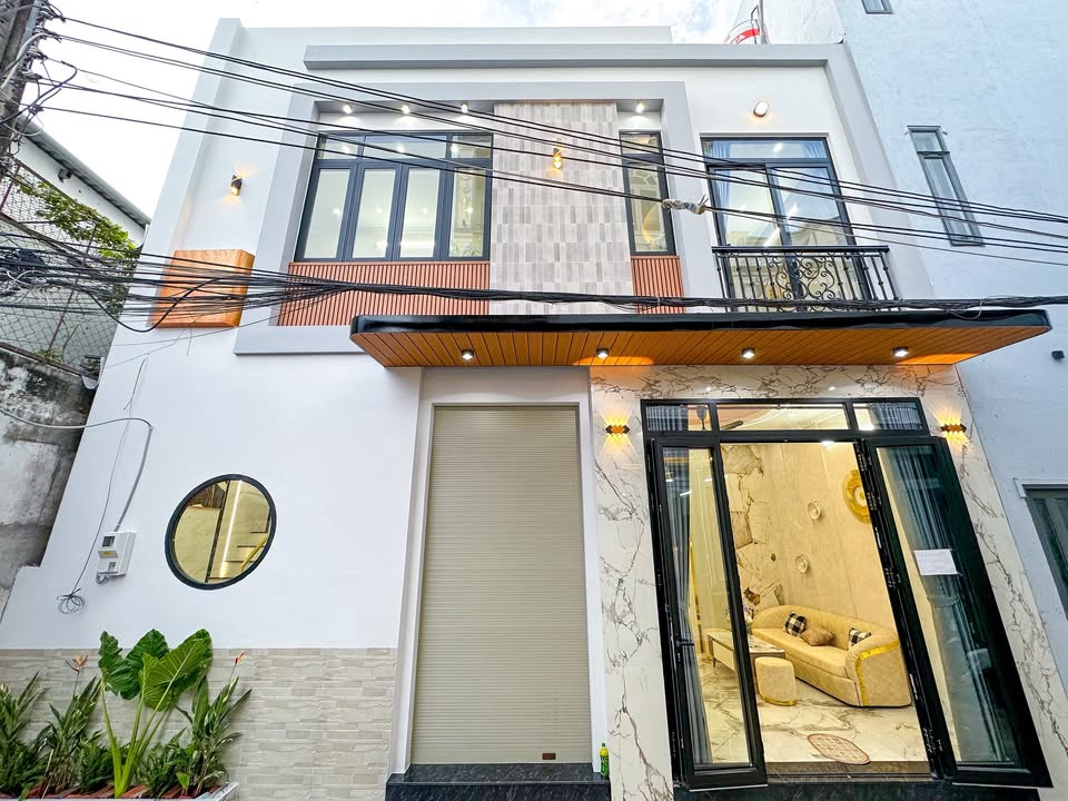 Nhà 1 trệt 1 lầu hẻm 11 Nguyễn Văn Linh, 79m² giá 2.67 tỷ - Full nội thất hiện đại!