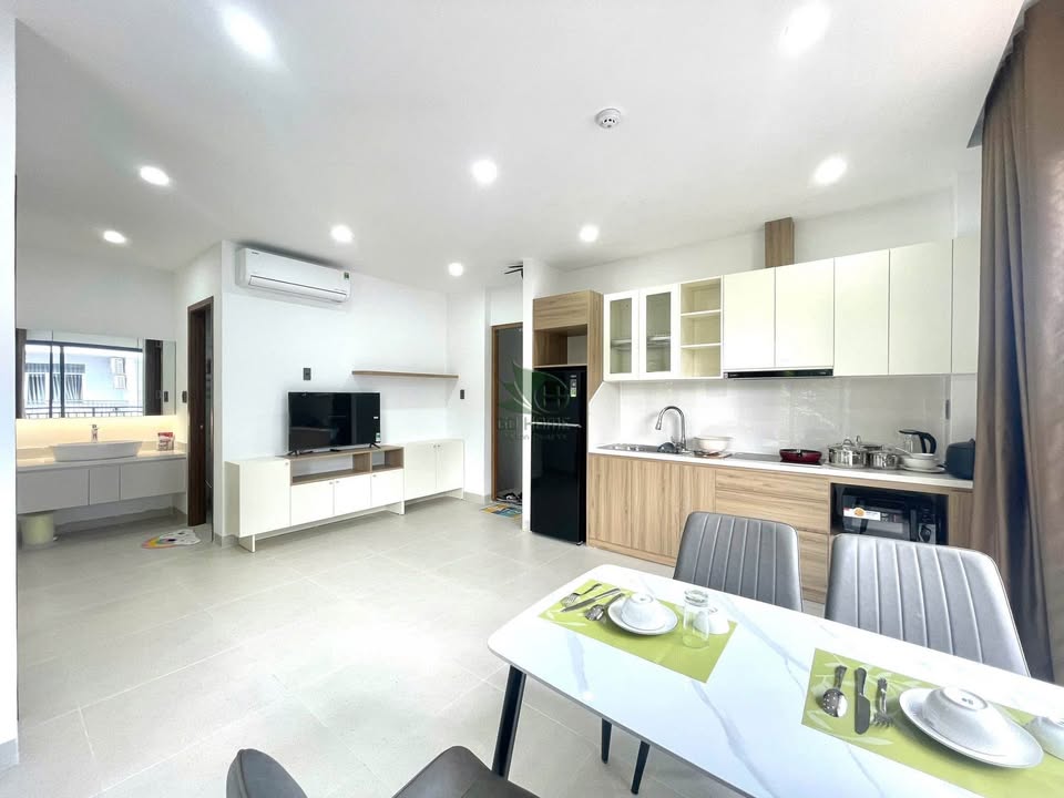 Căn hộ 1 phòng ngủ Phước Hải, Nha Trang 12,5 triệu - Ban công siêu đẹp, nội thất cao cấp!