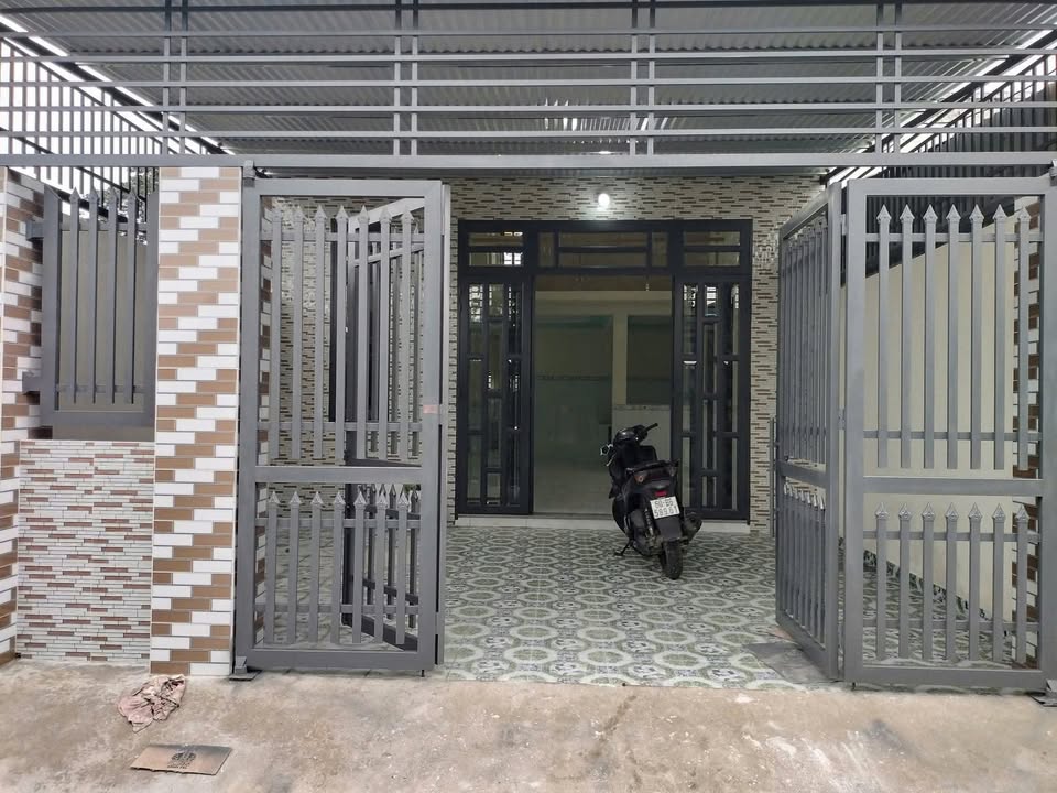 Nhà gác lửng Phú Sơn, Tân Phú, 100m² giá 1.6 tỷ - Đường bê tông thông thoáng!