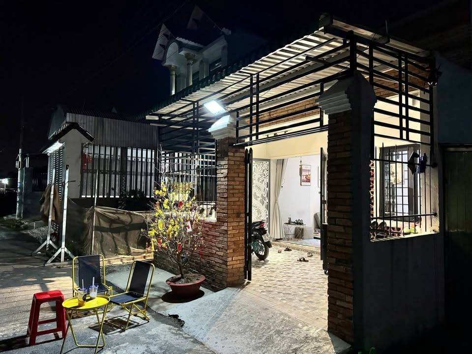 Nhà phố Trảng Bom 100m² giá 950 triệu - Thiết kế hiện đại, gần chợ!