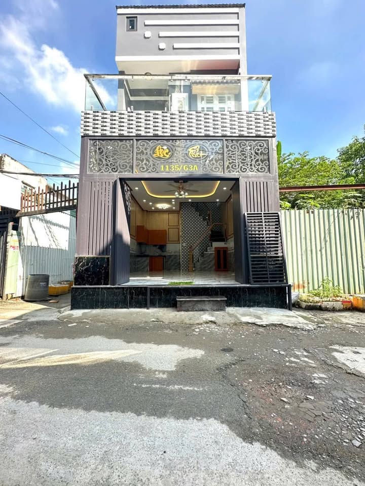 Nhà bán hẻm xe hơi Huỳnh Tấn Phát, Quận 7, 29m² giá 2.29 tỷ - Không ngập nước, vị trí đắc địa!