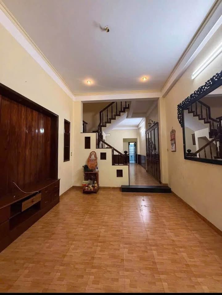 Nhà cho thuê 2,5 tầng Nguyễn Phong Sắc, Khuê Trung, 100m² - Giá chỉ 14 triệu!