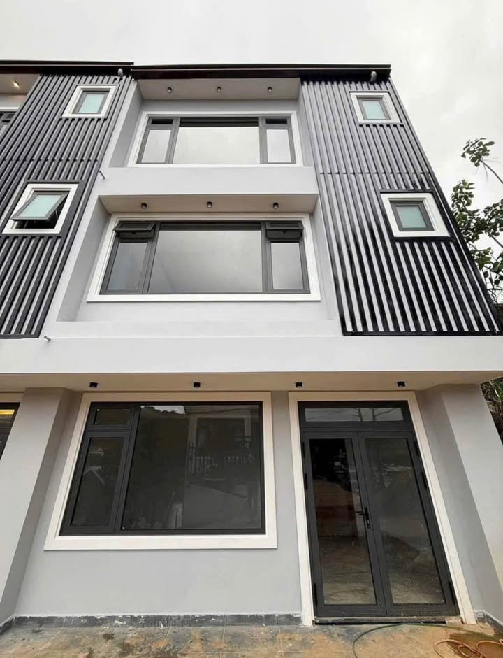 Nhà phố Đà Lạt 80m² giá 3.9 tỷ - Nhà 2 mặt tiền, đường ô tô