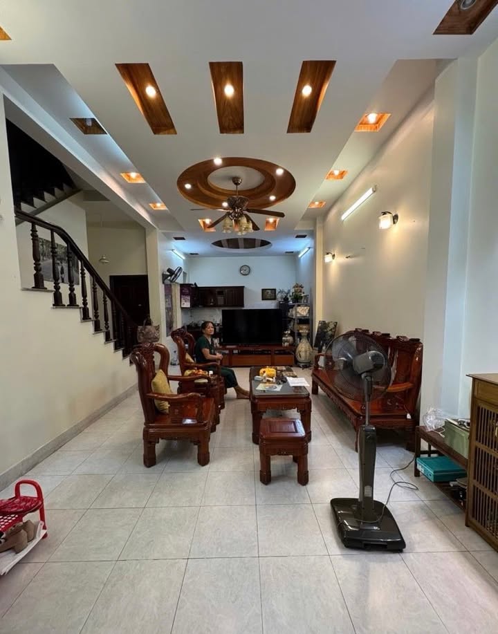 Nhà lô góc Mỹ Đình 55m² giá 12 tỷ - Thiết kế hiện đại, an ninh tốt!