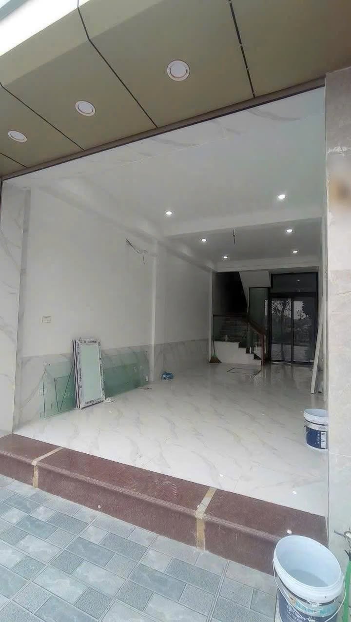 Cho thuê mặt bằng kinh doanh tại Ngõ 121 Bờ Sông Sét, Hoàng Mai - Diện tích 100m², phù hợp nhiều loại hình kinh doanh!