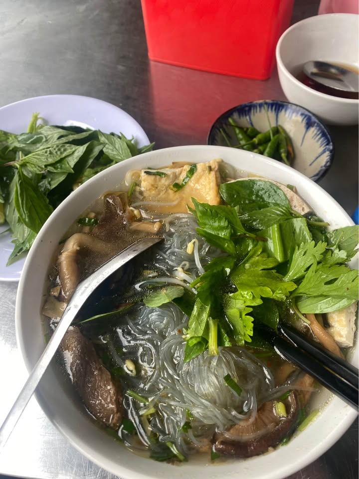 Nhà nguyên căn mặt tiền Tăng Bạc Hổ 137m² giá 17 triệu - Mặt tiền đắc địa cho kinh doanh!