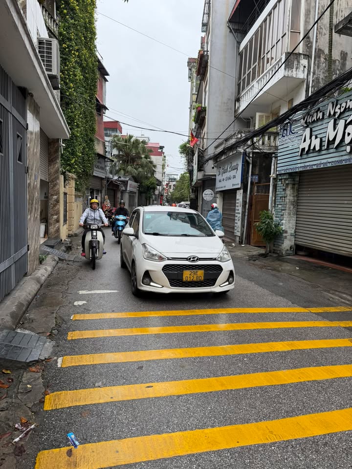 Nhà 3 Tầng Bồ Đề, Long Biên 118m² giá 2.36 tỷ - Kinh doanh sầm uất!