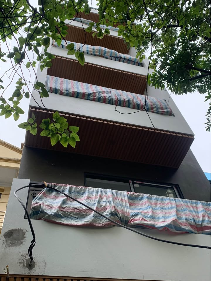 Nhà 5 tầng Võ Chí Công 75m² giá 20 tỷ - Thiết kế hiện đại, tiện nghi!