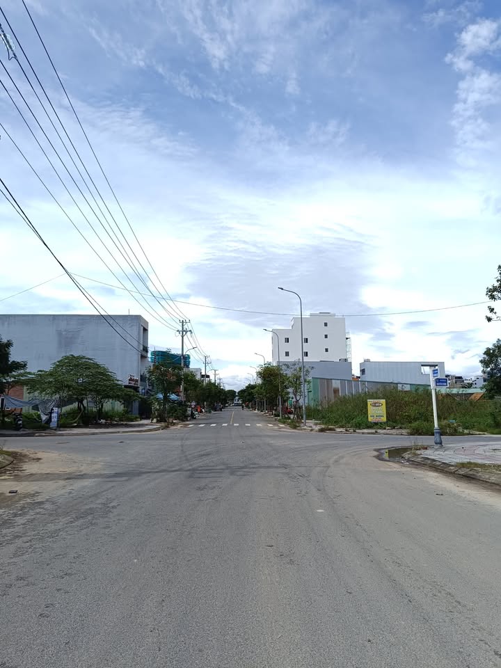 Bán đất tặng nhà cấp 4 tại Hòa Minh, Đà Nẵng - Diện tích 90m², giá chỉ 5.9 tỷ!