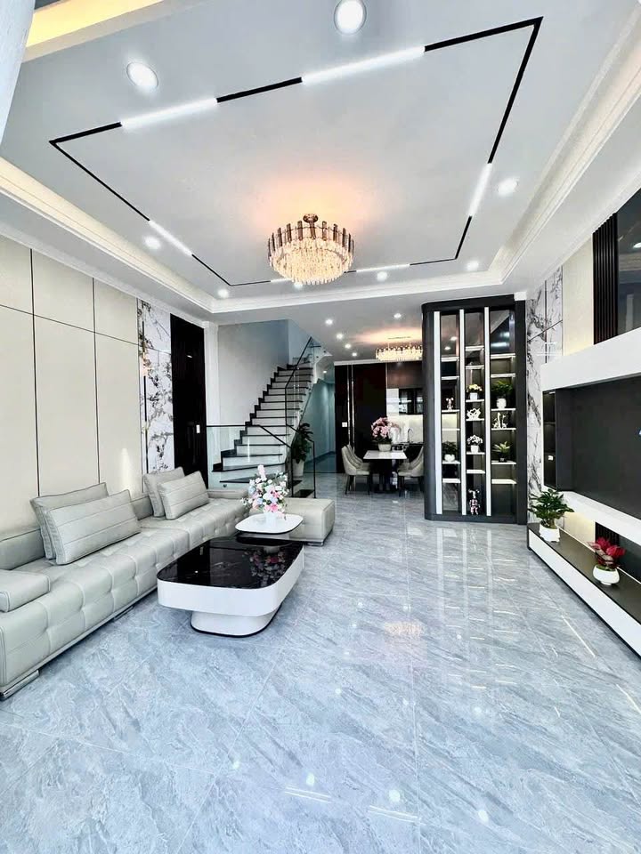 Nhà hẻm Nguyễn Thiếp - Diên Hồng 125m² giá 2.6 tỷ - Kiến trúc hiện đại, ô tô vào tận nơi!