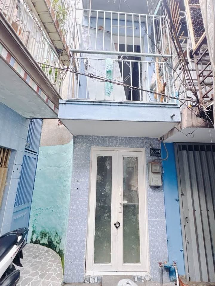 Nhà nhỏ quận 4 20m² giá 1.299 tỷ - Gần mặt tiền Đoàn Văn Bơ
