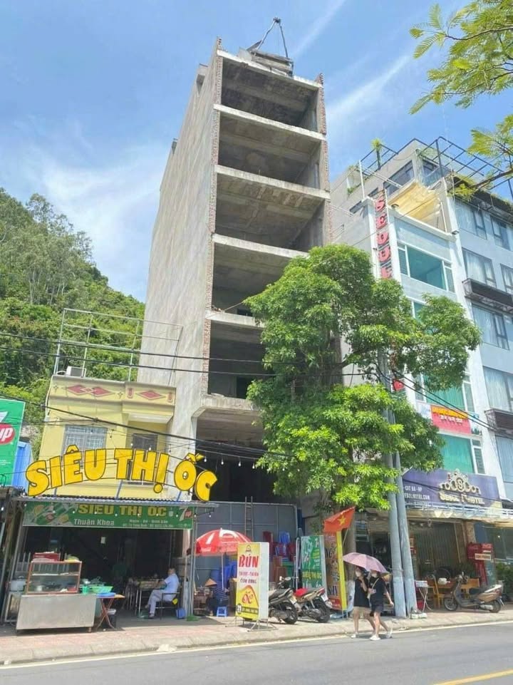 Khách sạn thô Mặt Đường Tùng Dinh, Cát Bà 105m² giá chỉ 14 tỷ - Cơ hội đầu tư tuyệt vời!