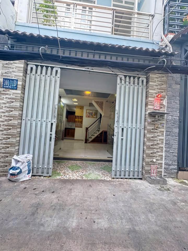 Nhà riêng Hẻm Bùi Minh Trực, Quận 8, 40m² giá 5.5 tỷ - Thiết kế đẹp, chính chủ!