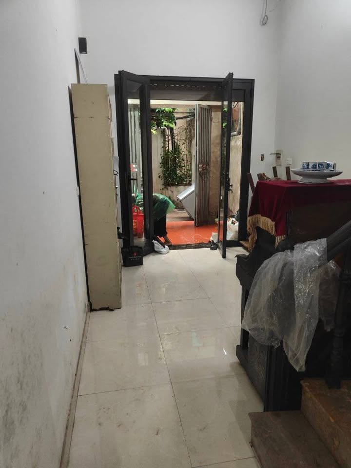 Nhà cho thuê tại Đội Cấn, Ba Đình 42m² giá 8.5 triệu - Phù hợp sửa chữa làm CHDV!