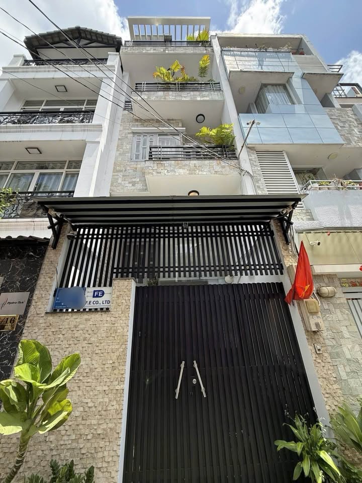 Nhà riêng 5 tầng Lạc Long Quân Q11 52m² giá chỉ 8.2 tỷ - Đầu tư sinh lời!