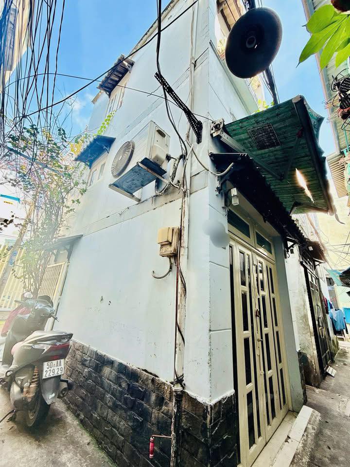 Nhà bán góc 2 mặt tiền Tôn Đản, Quận 4, 16.9m² giá chỉ 2.5 tỷ - Không quy hoạch!