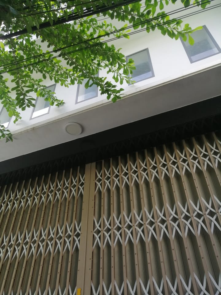 Nhà 2 tầng hẻm rộng Trần Hưng Đạo Quy Nhơn 30m² giá 1.85 tỷ - Gần chợ Hoa Lư