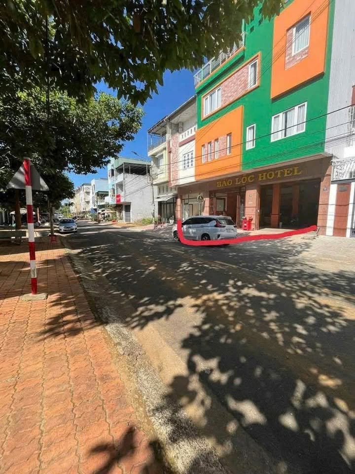 Khách sạn mặt tiền đường Lý Nam Đế Bảo Lộc 270m² - Kinh doanh hiệu quả, nội thất cao cấp!