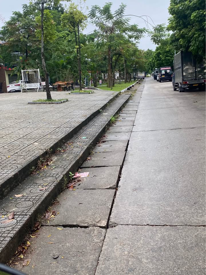 Đất tặng nhà cấp 4 tại Giang Biên, Long Biên 50m² giá 4 tỷ - Chính chủ bán gấp!