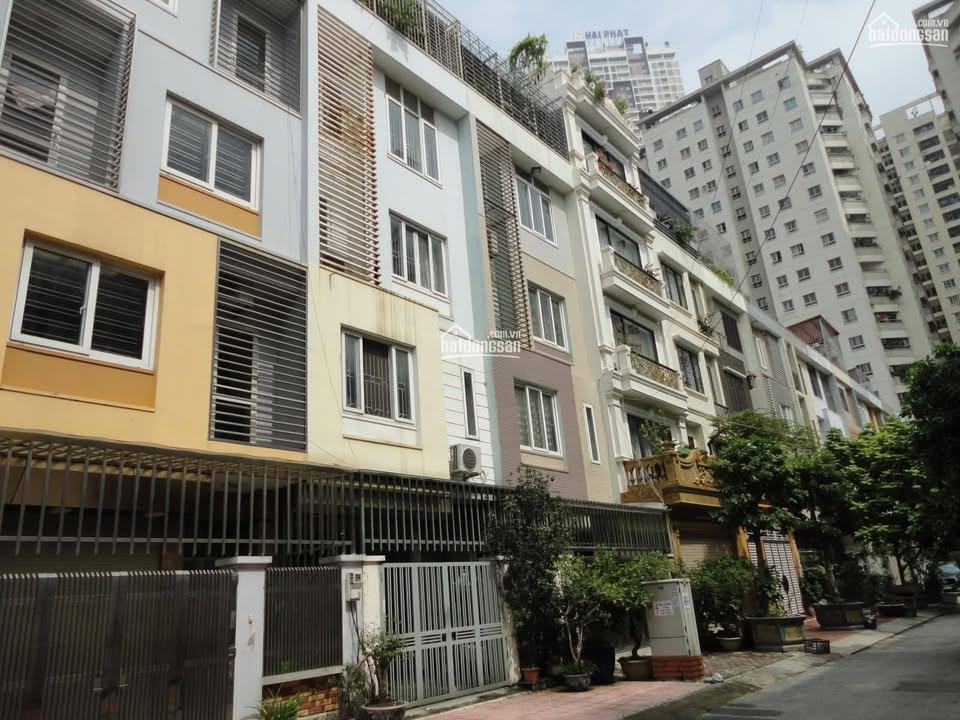 Nhà liền kề cho thuê khu đô thị Văn Khê, Hà Đông 83m² - Tiện nghi đầy đủ, sẵn sàng vào ở!