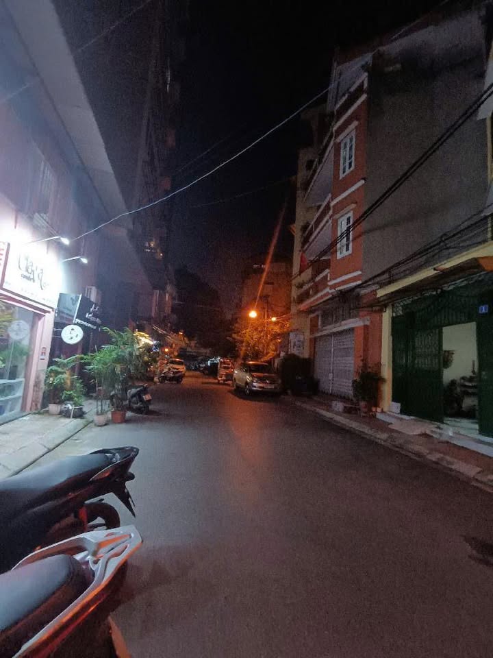 Nhà phố Đại Cồ Việt 22m² giá 8.6 tỷ - Kinh doanh sầm uất, ô tô tránh!