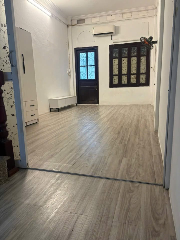 Cho thuê nhà nguyên căn Ngõ 559 Kim Ngưu, Hai Bà Trưng 30m² - Giao thông thuận tiện, phù hợp kinh doanh!