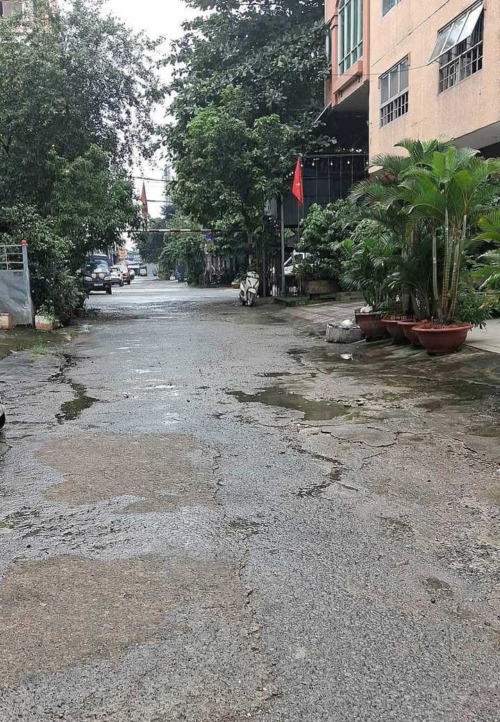 Nhà phố Bà Điểm, Hóc Môn 160m² giá 17 tỷ - Vị trí hiếm, 2 mặt tiền thoáng!