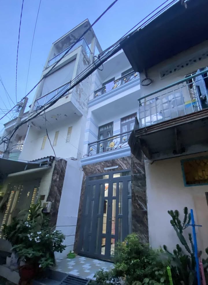 Nhà 3 tầng mới 27m² tại Bình Trị Đông, giá 4 tỷ - Sổ hồng đầy đủ, hẻm 5m thông thoáng!