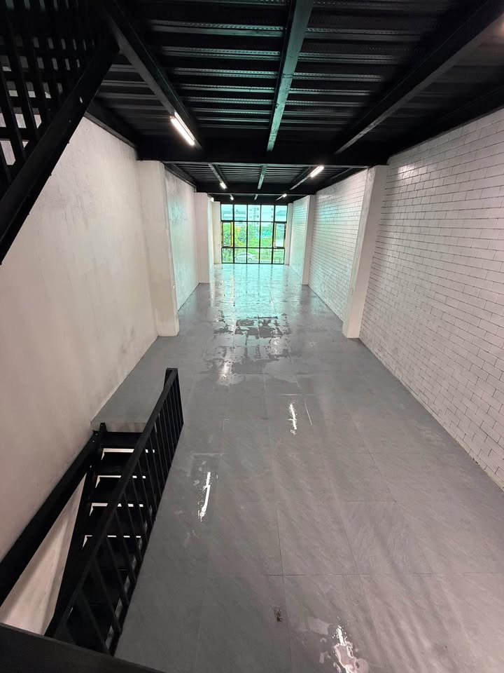 Cho thuê nhà 3 tầng mặt đường 72m, Vinh, Nghệ An - Diện tích 100m², phù hợp làm văn phòng!