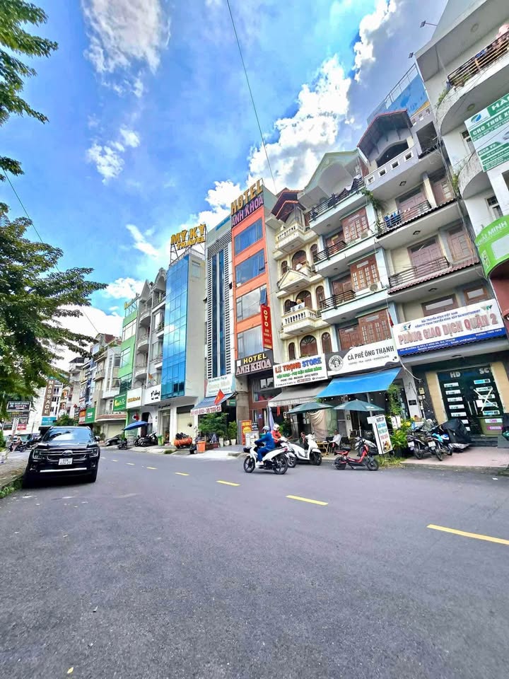 Mặt tiền kinh doanh An Khánh 56m² giá 21.5 tỷ - View Landmark 81 tuyệt đẹp!