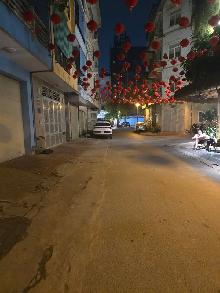 Nhà cho thuê KĐT Văn Quán 80m² giá 23 triệu - Ô tô đỗ cửa, nhận nhà ngay!