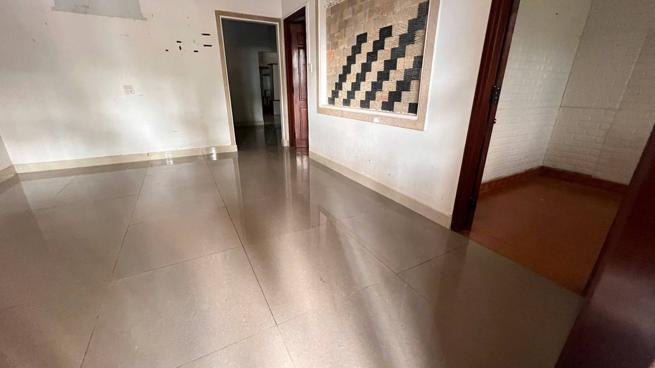 Cho thuê nhà hẻm Phan Huy Chú Bảo Lộc 2PN giá 5 triệu - Vị trí thuận lợi gần chợ!